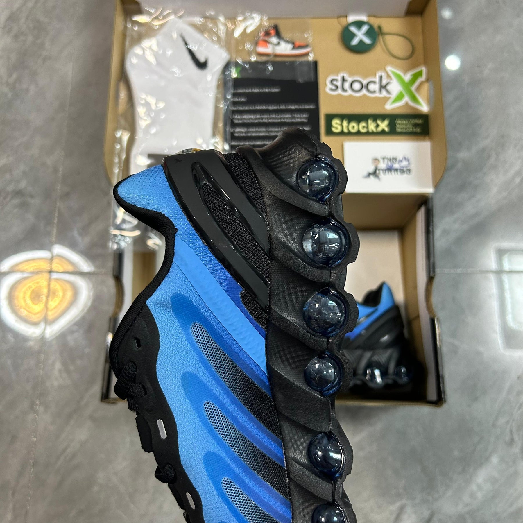 Air Max DN8 "Hyper Royal"