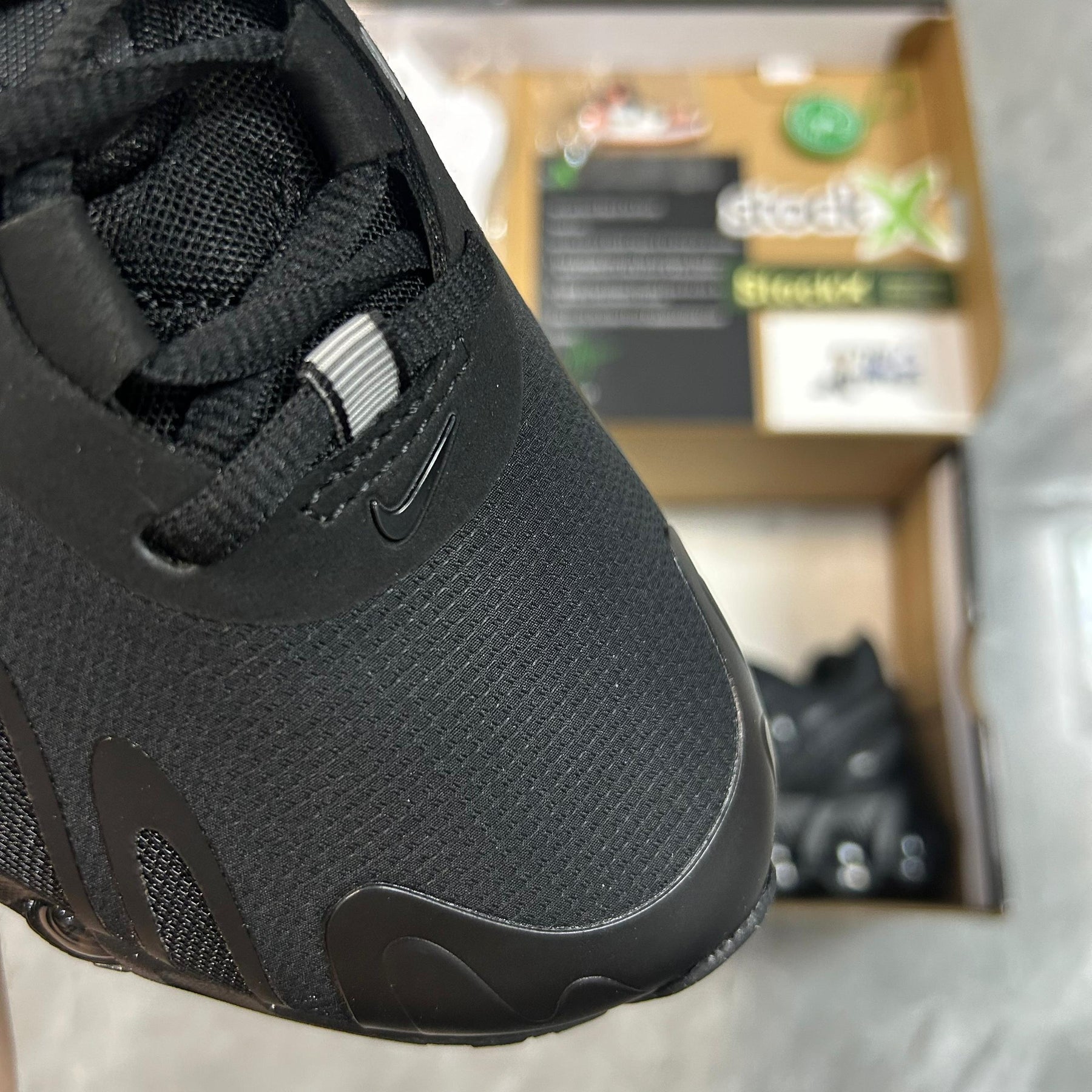 Air Max DN8 "Triple Black"