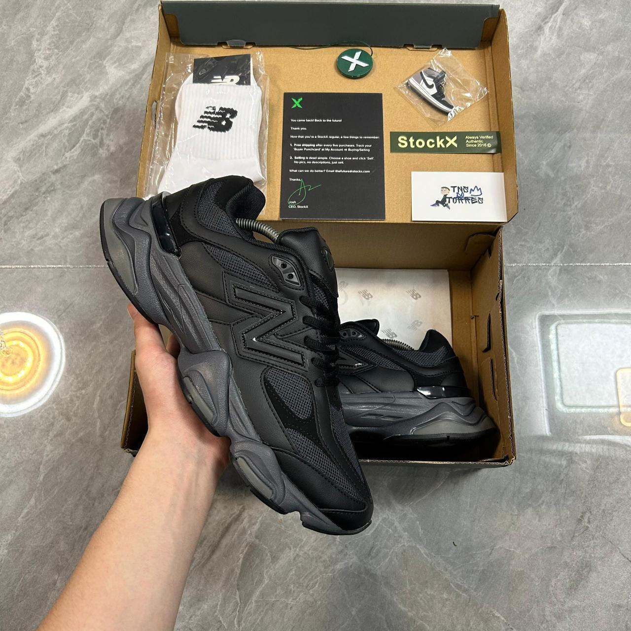 New Balance 9060 Triple Black