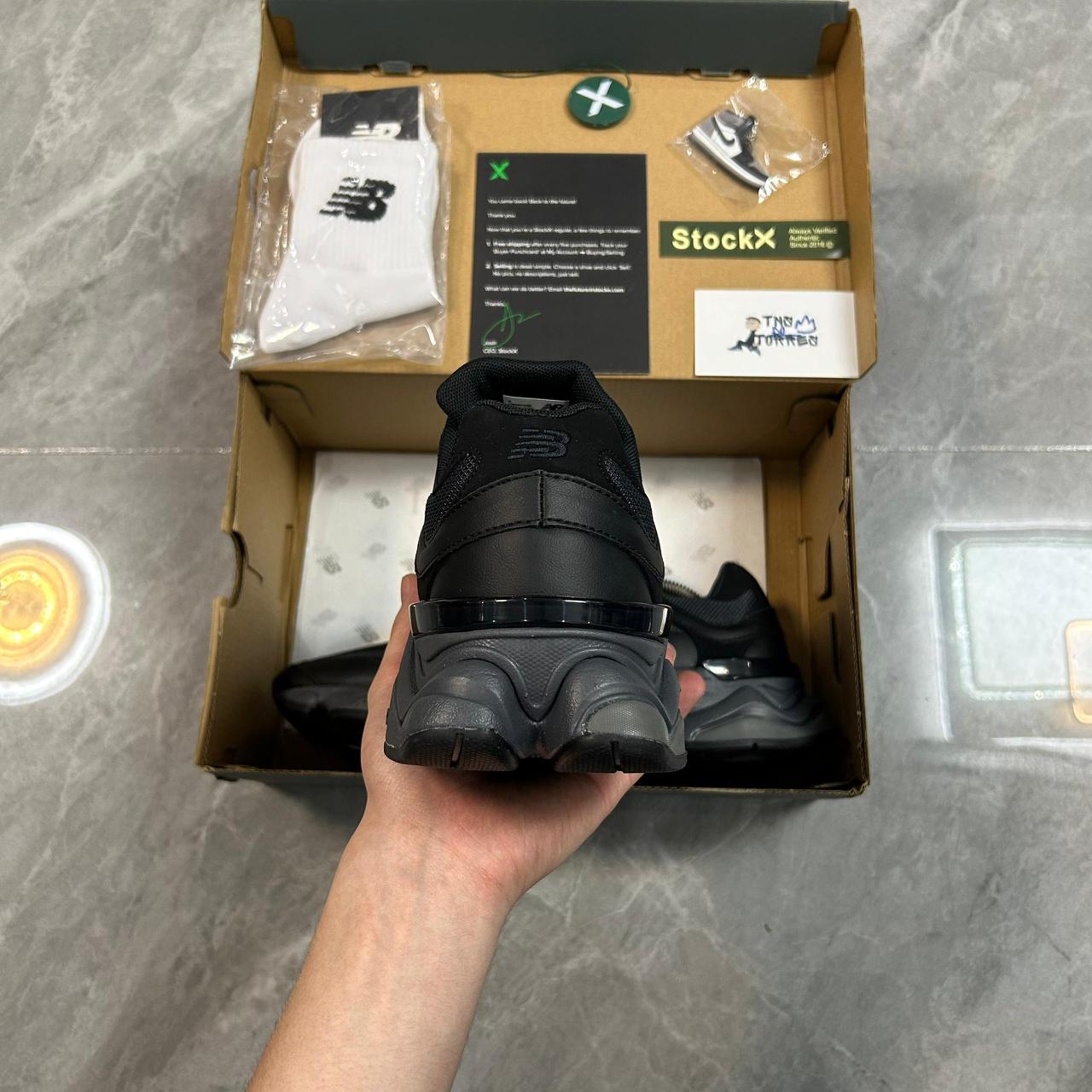 New Balance 9060 Triple Black