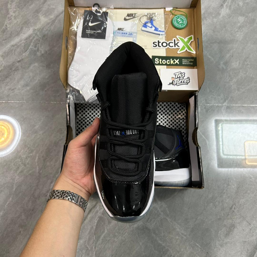 Nike Air Jordan 11 Retro 'Space Jam' 2016